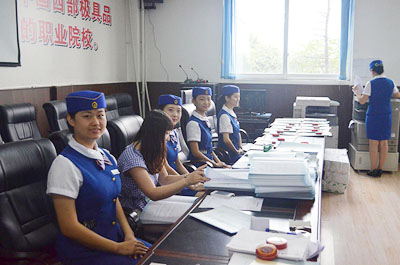 “和谐号”高铁、动车乘务专业